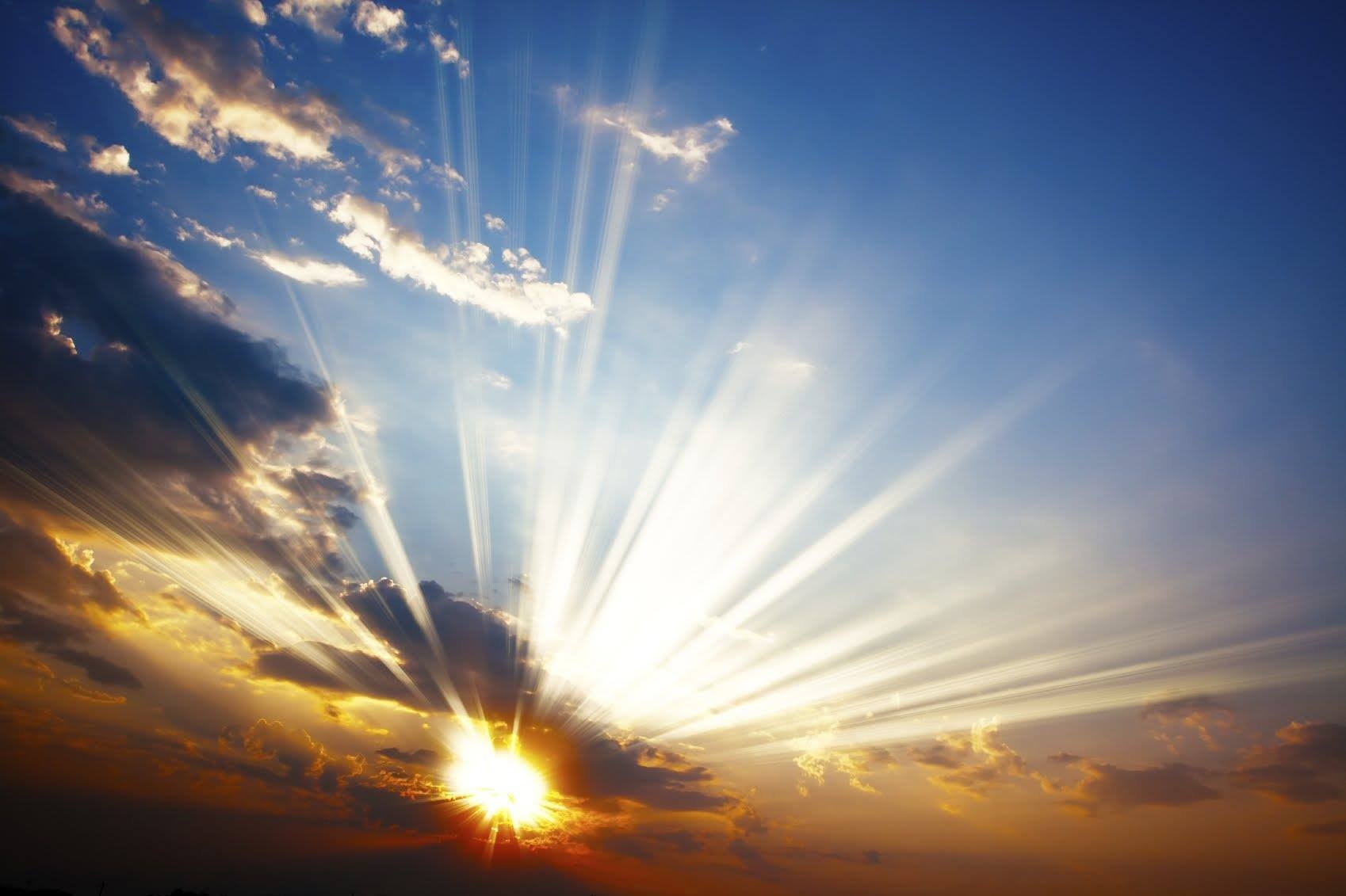 Recuerda siempre que... Un rayo de Sol es suficiente para barrer las sombras más oscuras...