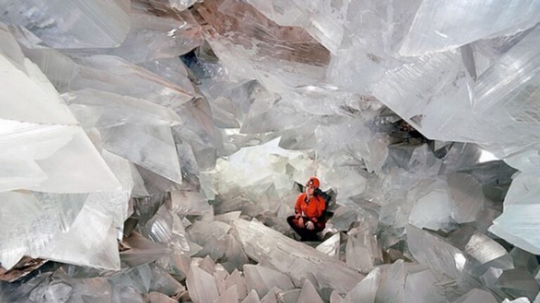 Lee más sobre el artículo La Cueva de los Cristales en Naica (México)…