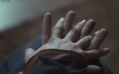 manos entrelazalas tumblr mtkz11NDhC1s9cf2oo1 400