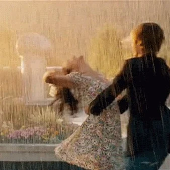 Bailar es como abrazar al universo. Que no pare la música…Cuando bailamos juntos,  desaparece el ruido del mundo...Sigue leyendo y escucha esta canción en mi Blog.