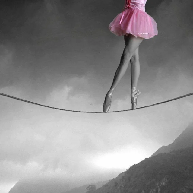 El Equilibrio Solo Se Consigue...
El equilibrio solo se consigue cuando entendemos que los obstáculos no bloquean el camino... son el camino, y aparece cuando aprendes a caer, a levantarte, y seguir saltando las barreras sin perderte a ti mism@...Sigue leyendo en mi Blog.
Rovica.