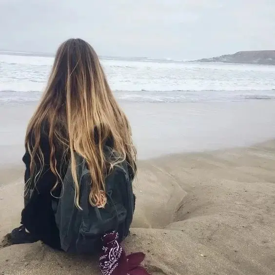 Todo Ya Es, Antes De Ser...
Todo ya es, antes de ser...Lo que buscas, también te busca. Porque nada en la vida se da al azar; cada paso, cada mirada y cada silencio tienen un propósito oculto. Lo que es tuyo te encuentra, aunque a veces parezca perderse en los laberintos del tiempo. Todo ya es, antes de ser, porque todo se gesta en lo invisible mucho antes de mostrarse en lo tangible.
Así, cada deseo intenso que guardas en tu interior vibra en el universo, llamando a lo que te pertenece. No hay prisa ni extravío, solo el momento exacto en que lo que eres y lo que sueñas se reconocen mutuamente...Sigue leyendo en mi Blog.
 Rovica.