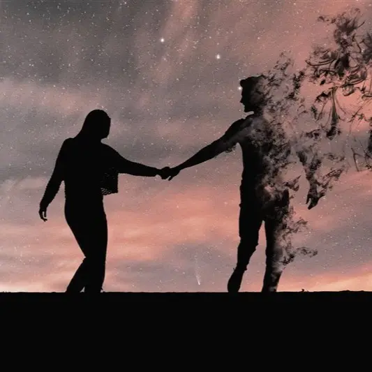 El Amor No Pide Permiso...

El Amor No Pide Permiso.
El amor sincero vive en el pecho,
firme, tranquilo,
como un recuerdo que late sin pedir permiso,
hermoso, suave y poderoso a la vez.

No exige presencia,
no reclama palabras,
solo existe…
silencioso, constante, inmenso.

Habita en los gestos que ya no se repiten,
en los momentos que la memoria cuida con ternura.
Aunque el tiempo pase,
aunque la voz se calle,
sigue ahí:
como una llama discreta,
como una promesa sin ruido,
como una verdad que no se olvida.

No hace falta estar cerca.
Ni el tiempo, ni la distancia, ni el silencio
apagan lo que el corazón siente.

Amar con el alma es no soltar jamás.
Aunque no se hable, aunque no se vea,
el recuerdo guarda intacto
lo sincero, lo real, lo verdadero.

Y en ese rincón del alma,
el amor sigue respirando,
despacio, tranquilo…
pero siempre vivo... Sigue leyendo en mi Blog.

Rovica.
