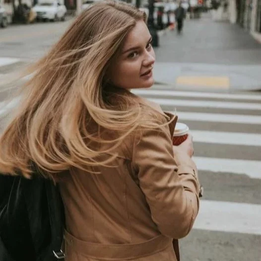 No Seré Yo...
Una respuesta elegante y sin levantar la voz para algún idiota al que le gusta discutir: “Necesitas mucho que alguien te escuche, solo que...no seré yo”...Sigue leyendo en mi Blog.
Rovica.