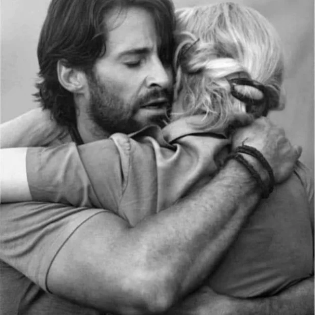 Emociones Profundas...
Sabes por qué cerramos los ojos cuando besamos, lloramos o soñamos? Porque las experiencias más intensas y profundas, como el amor o la emoción extrema, se sienten con el corazón y no con la vista (Denzel Washington)... Sigue leyendo en mi Blog.
Rovica.