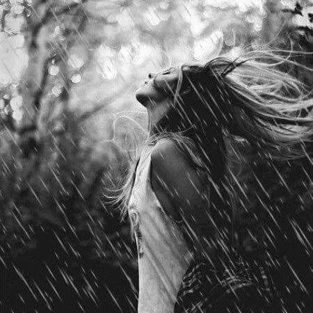 Bajo La Misma Lluvia - Misael Soul -
La lluvia cae, los recuerdos permanecen, y el amor…todavía duele...Sigue leyendo y escucha esta bella canción en mi Blog.
Rovica.