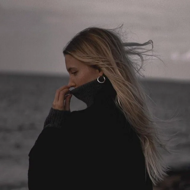 Aprendí que nunca estaremos preparados para todo, pero que todo siempre nos está preparando; lo que pasó, tenía que pasar, lo que se fue, tenía que irse, lo que viene, tiene que suceder...Sigue leyendo en mi Blog.

Rovica.