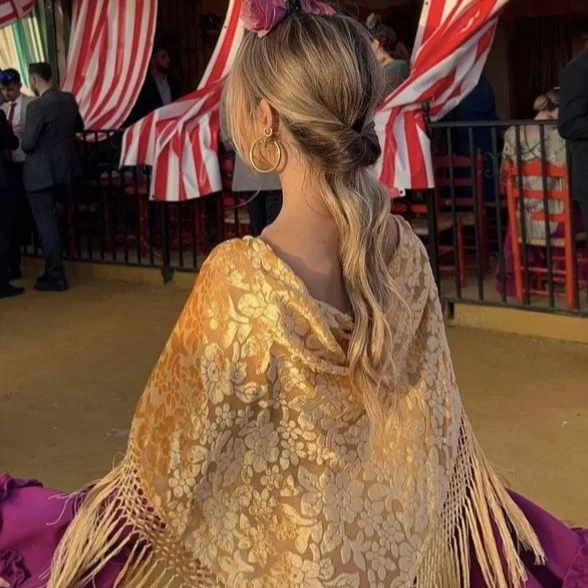 Con la Flor en el Pelo...
Me dice "guapa" y aún no me ha visto con la flor🌹 en el pelo...Sigue leyendo en mi Blog.
Rovica.