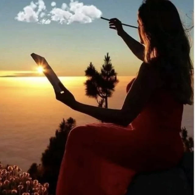 Su nombre era Alma. Vivía en Villa Estela un pueblo donde ella era la dueña de los atardeceres. Mientras el resto de la gente se apresuraba a encender las luces y cerrar las ventanas, Alma subía a la azotea de su casa con una paleta de acuarelas y un vaso de agua. Pero Alma no pintaba las nubes de tormenta. No le interesaban los grandes cumulonimbos, ni los cielos rojos y dramáticos que anunciaban huracanes y que todos fotografiaban.
Le fascinaban las otras. Las que se deshacían. Las nubes tímidas, las que el viento deshilachaba antes de que pudieran dejar caer una sola gota de lluvia. Las que simplemente se volvían transparentes y desaparecían sin que nadie notara que alguna vez estuvieron allí.

Cada tarde, antes de que el sol se ocultara, mojaba su pincel y susurraba:
—Esa que se estira y se rompe en el horizonte… es el beso que no me atreví a dar.
—La que se vuelve gris y se desvanece…como esas personas que como el humo habían pasado por su vida y ya estaban olvidadas.
—Esa pequeñita, que parece un barco de papel deshaciéndose… es el viajero que se sentó en mi banco un  día y nunca supe su nombre.

Alma pintaba los "casi". Los amores que no fueron, las palabras que se quedaron en la garganta, las personas que estuvieron de paso por el pueblo y no dejaron huella en la tierra, pero que cambiaron el color del cielo por un instante.
Decía que las tormentas son como los grandes eventos de la historia: hacen ruido, empapan todo, obligan a la gente a buscar refugio.
Pero las nubes que se deshacen son como los silencios compartidos, las miradas cómplices y los gestos amables de los desconocidos. No dejan charcos en el suelo, pero hacen que el cielo sea hermoso.

Al principio, la gente del pueblo pensaba que estaba perdiendo el tiempo. Le decían:

—Alma, ¿para qué pintas nubes? Mañana el cielo estará vacío.

Pero con los años, la gente empezó a subir a su azotea. Empezaron a llevarle sus propias nubes efímeras. El panadero le pidió que pintara la nube del día en que su esposa sonrió por última vez antes de enfermar. El cartero le pidió que guardara en un cuadro la bruma de la mañana en que su hijo se fue a la...Sigue en mi Blog.

Rovica.