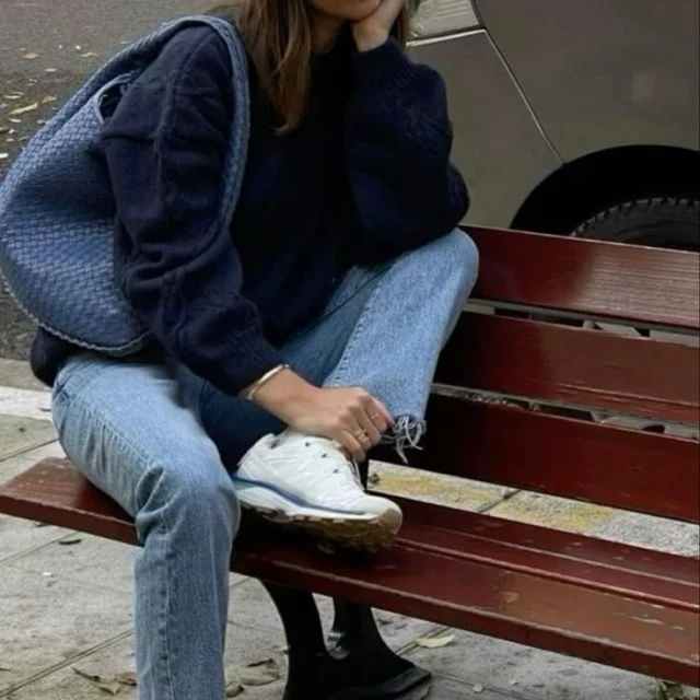 No Hay Nada Peor...
Siempre existe el riesgo de perderse en un sueño equivocado, pero no hay nada peor que perderse en una realidad sin sueños...Sigue en mi Blog.
Rovica.