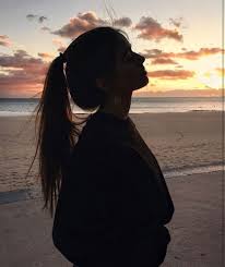 Lee más sobre el artículo Growing Up Is Getting Old – Victoria –